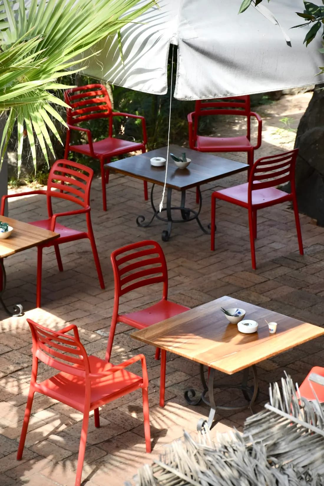 Une table en terrasse, illustration de la collection restaurants